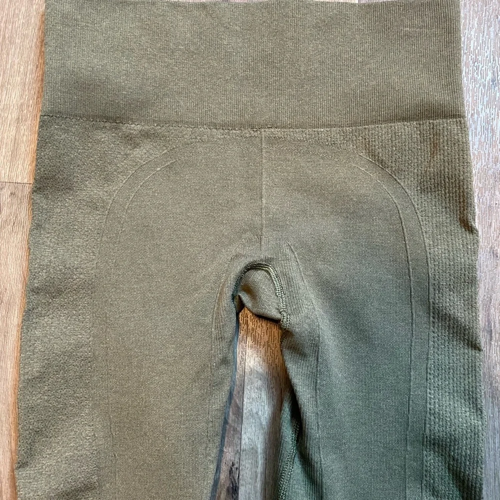 Lululemon Q5 Green Compression Leggings Size 6